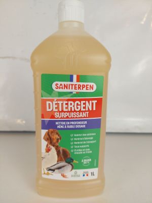 un gros plan sur un flacon de produit dissuasif posé sur un comptoir