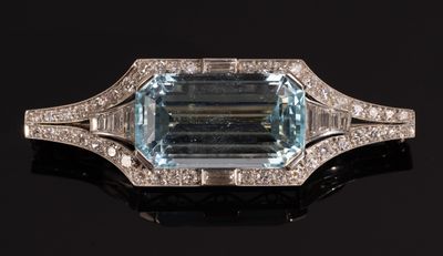 an art deco aquamarinee and diamond ring