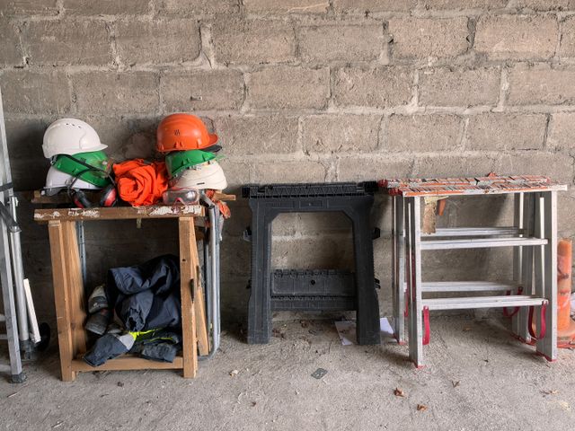 Lot comprenant 2 tréteaux alu WURTH, 2 tréteaux plastiques Stanle...