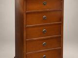 une commode en bois comportant quatre tiroirs de chaque côté