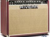 une photo d'un amplificateur de guitare posé sur un meuble en bois
