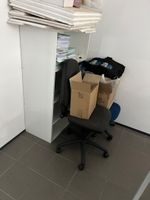 neuf tables en stratifié gris, 140x70 (photo 6)