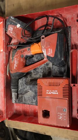 Visseuse à placo HILTI SF4000-A avec deux batteries 3,0 Ah et cha...