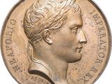 gros plan d'une pièce de monnaie sur laquelle figure un visage de femme