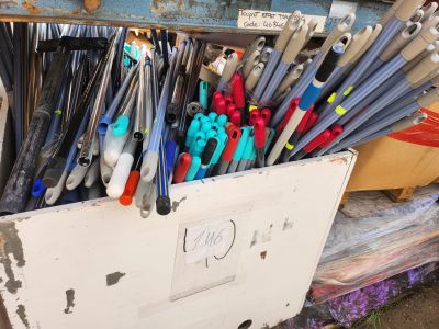 Lot important de manches et barres d’outils – divers modèles…