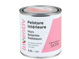 le pot de peinture est rose et blanc sur fond blanc