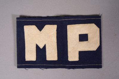 une image représentant un écusson sur lequel figure le mot « mp »