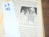une feuille de papier sur laquelle figure un dessin, à côté d'une autre feuille de papier sur laquelle figure un dessin
