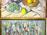 trois tableaux représentant des fruits et une théière posés sur une table