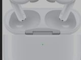 une image montrant une paire d'AirPods posés l'un sur l'autre