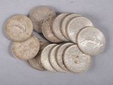 une pile de pièces de monnaie posée sur une table