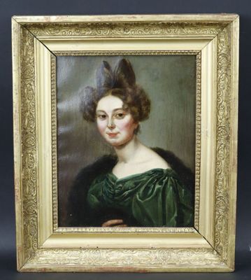 un tableau représentant une femme vêtue d'une robe verte et d'un manteau de fourrure