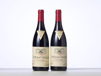 deux bouteilles de vin rouge posées sur une table