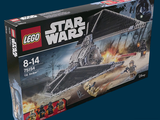 une boîte contenant des sets Lego Star Wars sur fond bleu