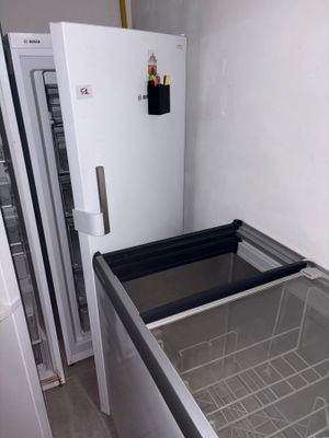 Un congélateur BOSCH.