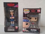 deux figurines Funko Pop en vinyle représentant une femme en tenue de baseball et un homme portant une casquette de baseball