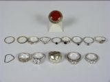 many different rings and rings that are on display