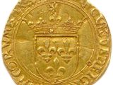 Gros plan sur une pièce d'or ornée d'une couronne