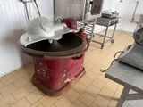 une machine placée au milieu d'une pièce