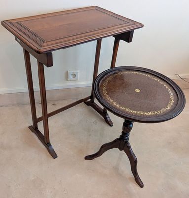 une petite table sur laquelle est posé un plateau