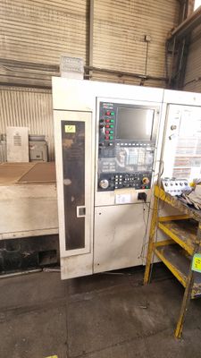 une machine qui se trouve à l'intérieur d'un bâtiment