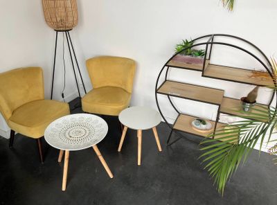 two chairs and a table in the corner of a room