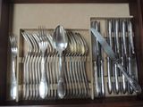 a picture of a set of silverware in a wooden box