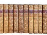 un grand nombre de livres alignés sur une étagère