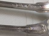 two spoons that are sitting next to each other on a table