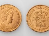 two gold sovereigns, one of which is a sovereign and the other of which is a sovereign