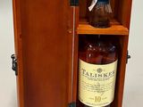 an image of a bottle of whisky in a wooden case