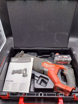 un outil dans une boîte à outils contenant d'autres outils