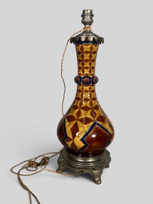 an image of a lamp that is sitting on a table