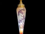 une image représentant une lampe en verre ornée d'un dragon