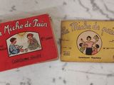 Voici deux livres pour enfants posés sur une surface en marbre