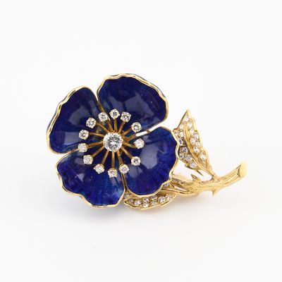 une image représentant une broche en forme de fleur bleue sur fond blanc