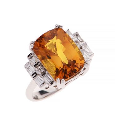 une bague en saphir orange et diamants