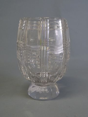 Vase en cristal taillé. H : 25