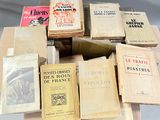 beaucoup de livres sur la table ensemble sur la table