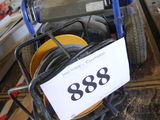 une photo d'un chariot sur lequel figure un numéro