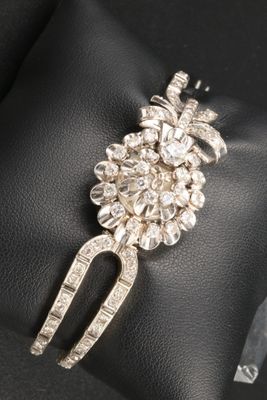 UNIVERSAL GENEVE - Montre bracelet de dame dite mystérieuse …