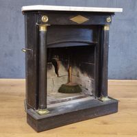 POELE D'ANGLE d'Epoque Empire en tole laquée noire et laiton (photo 2)