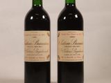 deux bouteilles de vin rouge posées l'une à côté de l'autre sur une table