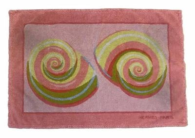 HERMÈS Serviette / Tapis de plage en coton imprimé ou bain "…