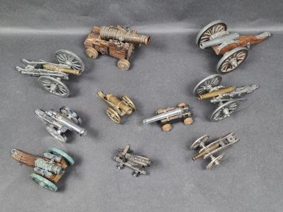 Lot de 10 canons miniatures diverses matières dont métal et …