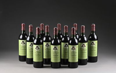 six bouteilles de vin rouge sont alignées