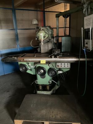 l'image d'une machine installée dans une pièce