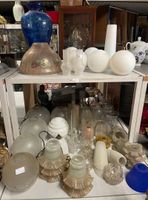 Lot comprenant : globes de lampes, tulipes, verres de lampes…