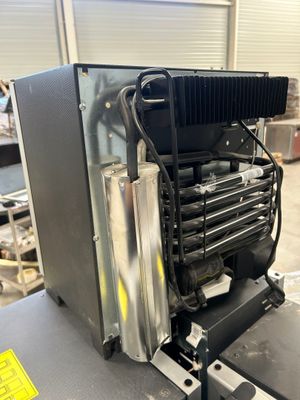 l'image d'une machine posée sur une table