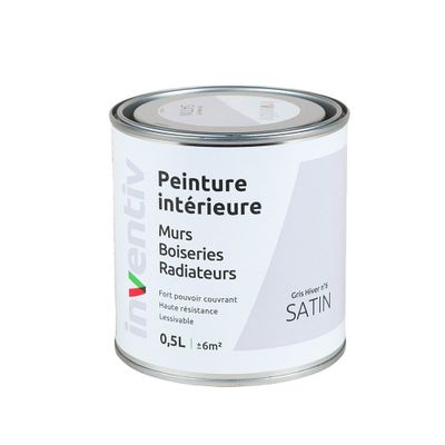 un pot de peinture sur fond blanc, avec un fond blanc